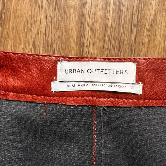Urban Outfitters Faux Leather skirt with buttons size M - Picture 7 of 7